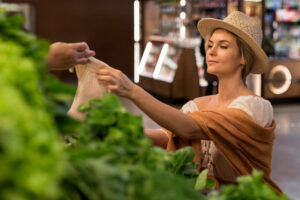 Cómo mantener una alimentación equilibrada al viajar sin perder el disfrute
